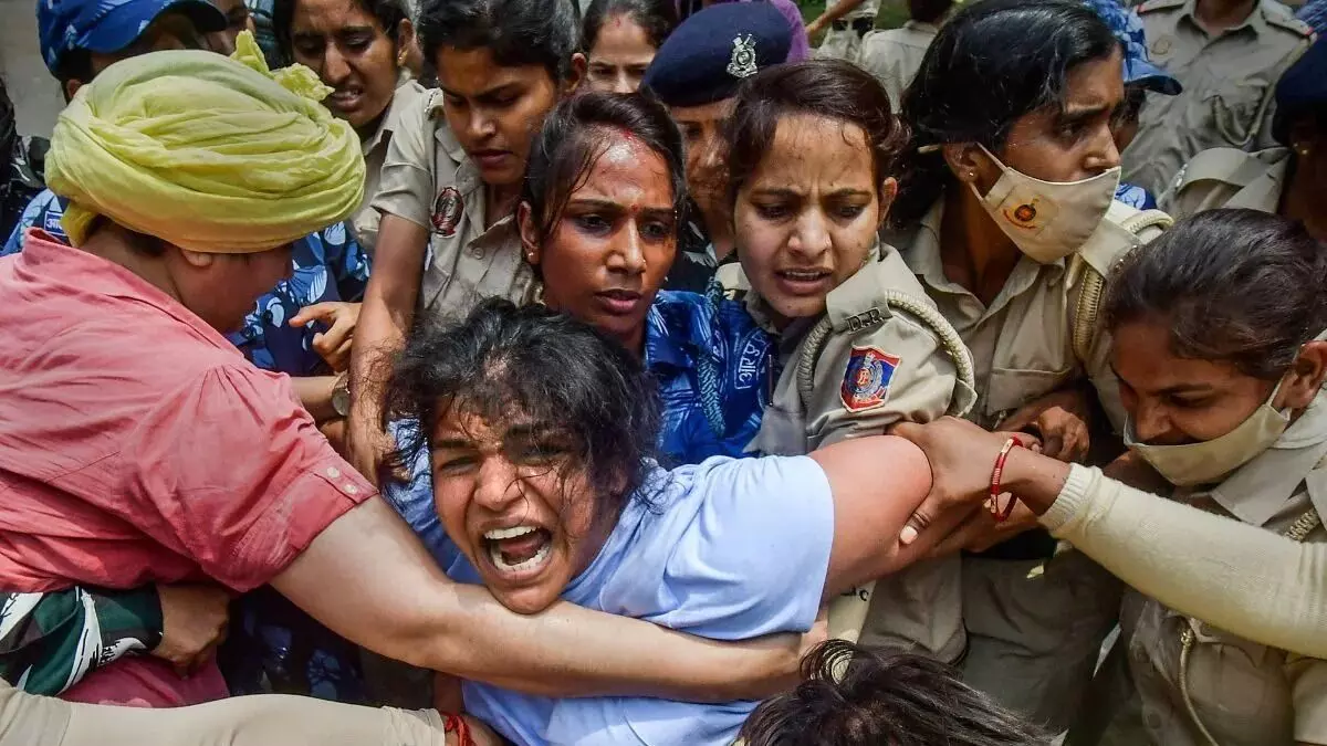 ಬ್ರಿಜ್ಭೂಷಣ್ ವಿರುದ್ಧ ಲೈಂಗಿಕ ಕಿರುಕುಳ ಆರೋಪ ಹೊರಿಸಿದ್ದ ಅಪ್ರಾಪ್ತೆ, ಕುಟುಂಬದ ಮೇಲೆ ಒತ್ತಡವಿದೆ: ಸಾಕ್ಷಿ ಮಲಿಕ್ ಬ್ರಿಜ್ಭೂಷಣ್ ವಿರುದ್ಧ ಲೈಂಗಿಕ ಕಿರುಕುಳ ಆರೋಪ ಹೊರಿಸಿದ್ದ ಅಪ್ರಾಪ್ತೆ, ಕುಟುಂಬದ ಮೇಲೆ ಒತ್ತಡವಿದೆ: ಸಾಕ್ಷಿ ಮಲಿಕ್