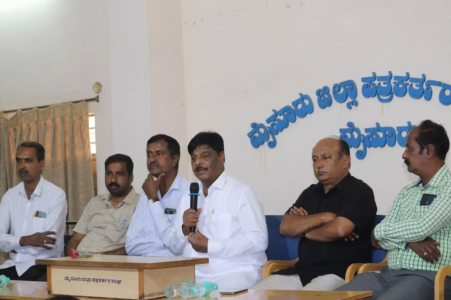 ನಿಜವಾಗಿಯೂ ಬಿಜೆಪಿಗರಿಗೆ ಆಡಳಿತದ ಅರಿವೇ ಇಲ್ಲ: ಡಾ.ಎಚ್.ಸಿ.ಮಹದೇವಪ್ಪ ನಿಜವಾಗಿಯೂ ಬಿಜೆಪಿಗರಿಗೆ ಆಡಳಿತದ ಅರಿವೇ ಇಲ್ಲ: ಡಾ.ಎಚ್.ಸಿ.ಮಹದೇವಪ್ಪ