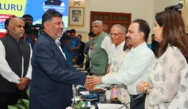 ಬೆಂಗಳೂರು ಅಭಿವೃದ್ಧಿಗೆ ಸಮಿತಿ ರಚನೆ, 6 ತಿಂಗಳಲ್ಲಿ ಮಾಸ್ಟರ್ ಪ್ಲಾನ್ ಸಿದ್ಧ: ಡಿಸಿಎಂ ಡಿ.ಕೆ.ಶಿವಕುಮಾರ್ ಬೆಂಗಳೂರು ಅಭಿವೃದ್ಧಿಗೆ ಸಮಿತಿ ರಚನೆ, 6 ತಿಂಗಳಲ್ಲಿ ಮಾಸ್ಟರ್ ಪ್ಲಾನ್ ಸಿದ್ಧ: ಡಿಸಿಎಂ ಡಿ.ಕೆ.ಶಿವಕುಮಾರ್