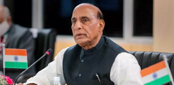 ಉತ್ತರಪ್ರದೇಶ ರಕ್ಷಣಾ ಕಾರಿಡಾರ್ ನಲ್ಲಿ ಕ್ಷಿಪಣಿ, ಡ್ರೋನ್ ನಿರ್ಮಾಣ: ರಾಜ್ನಾಥ್ ಸಿಂಗ್ ಉತ್ತರಪ್ರದೇಶ ರಕ್ಷಣಾ ಕಾರಿಡಾರ್ ನಲ್ಲಿ ಕ್ಷಿಪಣಿ, ಡ್ರೋನ್ ನಿರ್ಮಾಣ: ರಾಜ್ನಾಥ್ ಸಿಂಗ್