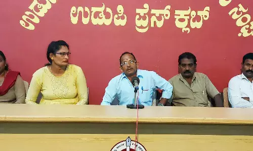 ಹಿರೇಬೆಟ್ಟು ಮೋರಾರ್ಜಿ ದೇಸಾಯಿ ವಸತಿ ಶಾಲೆಯಲ್ಲಿ ಅಕ್ರಮ ಹಣ ಸಂಗ್ರಹ, ವಿದ್ಯಾರ್ಥಿಗಳಿಗೆ ದೌರ್ಜನ್ಯ: ಪೋಷಕರ ಆರೋಪ