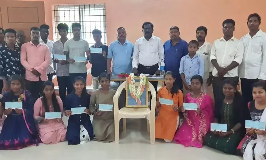 ಉಡುಪಿ: ಅಂಬೇಡ್ಕರ್ ಜಯಂತಿ ಪ್ರಯುಕ್ತ ವಿದ್ಯಾರ್ಥಿವೇತನ ವಿತರಣೆ