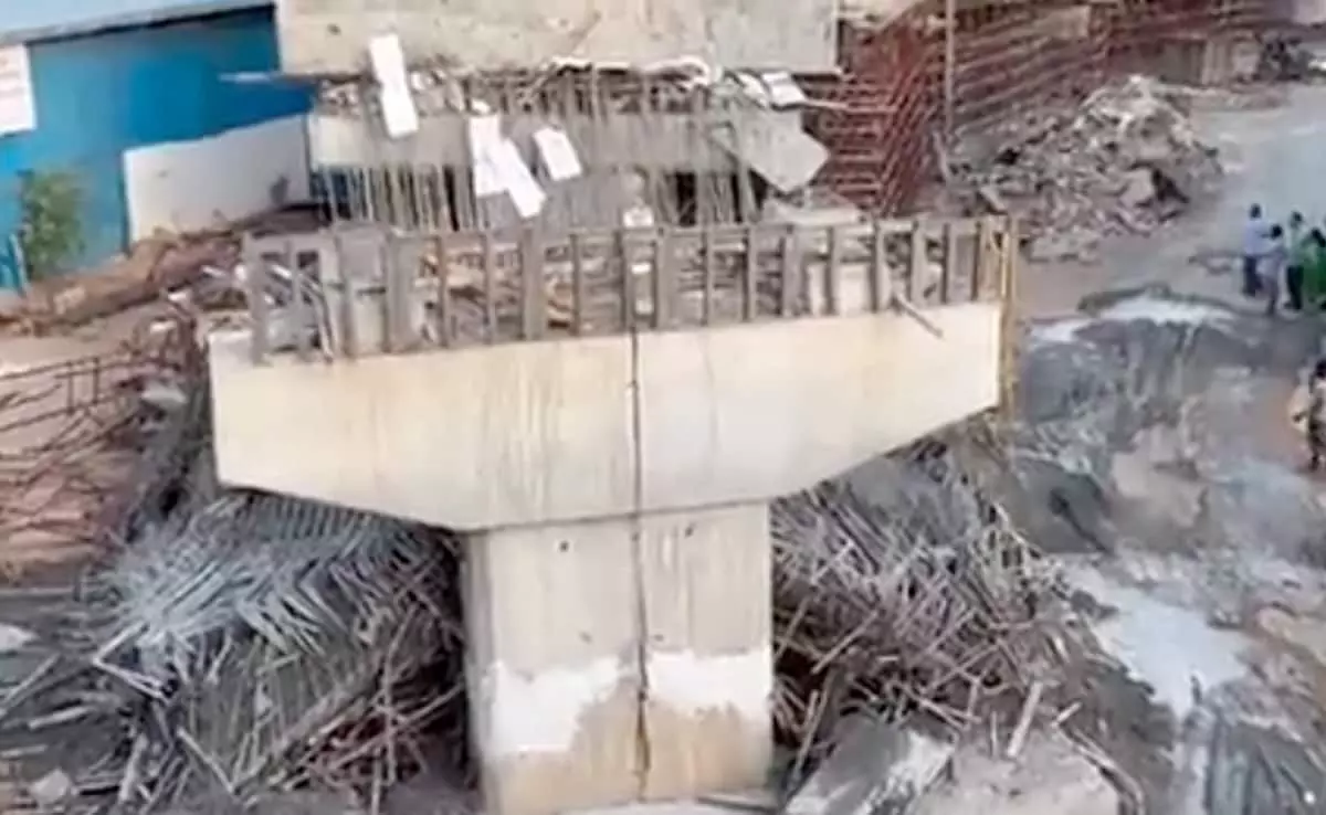 ಹೈದರಾಬಾದ್: ಫ್ಲೈಓವರ್ ಸ್ಲ್ಯಾಬ್ ಕುಸಿತ, 8 ಮಂದಿಗೆ ಗಾಯ