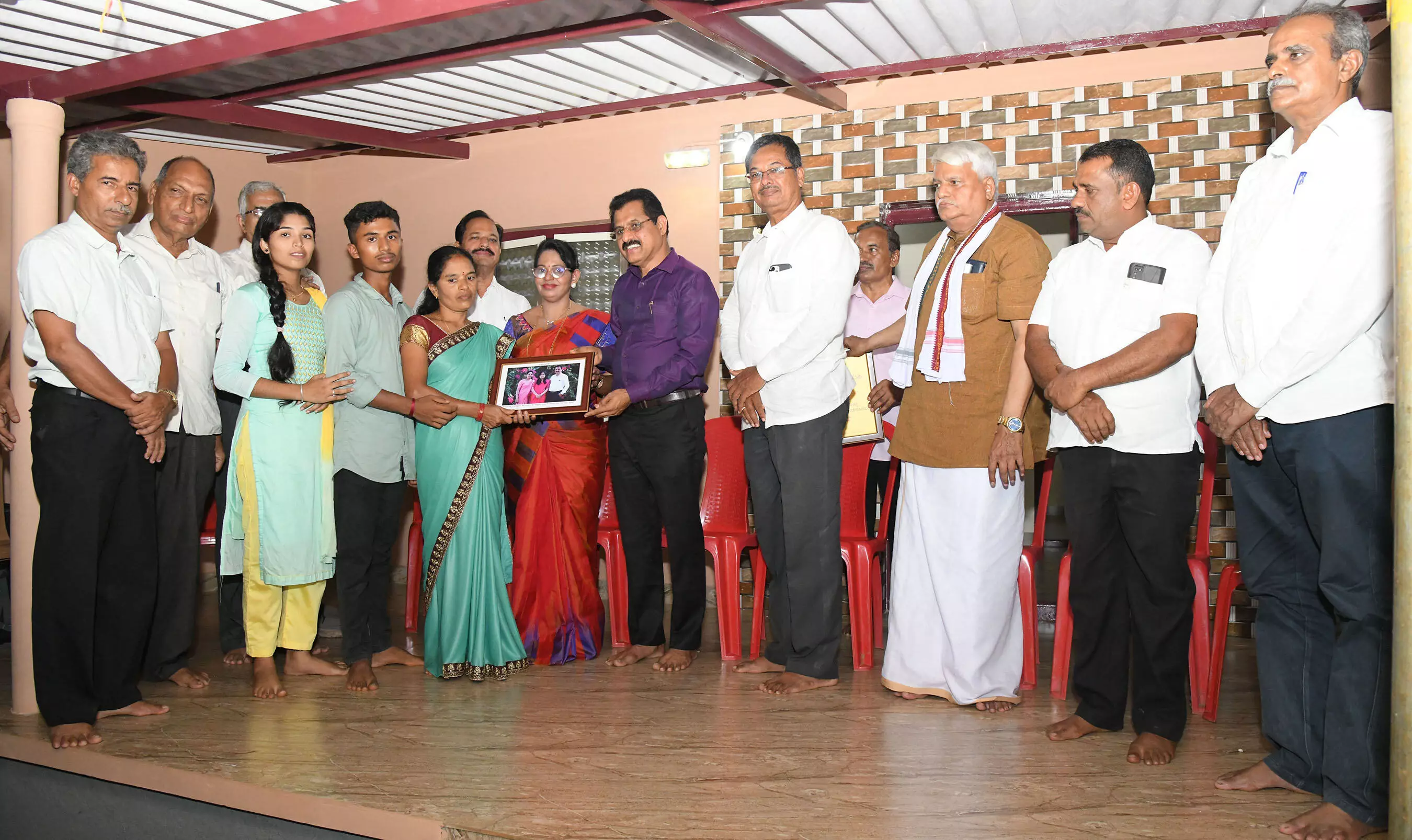 ವಿದ್ಯಾಪೋಷಕ್ ವಿದ್ಯಾರ್ಥಿಗಳಿಗೆ ನವೀಕೃತ ಮನೆ ಹಸ್ತಾಂತರ