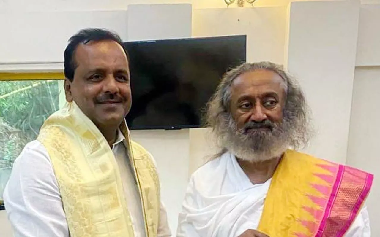 ಶಾಸಕರಿಗೆ ಸಂವಿಧಾನದ ಪಾಠ ಹೇಳಿಸಿ