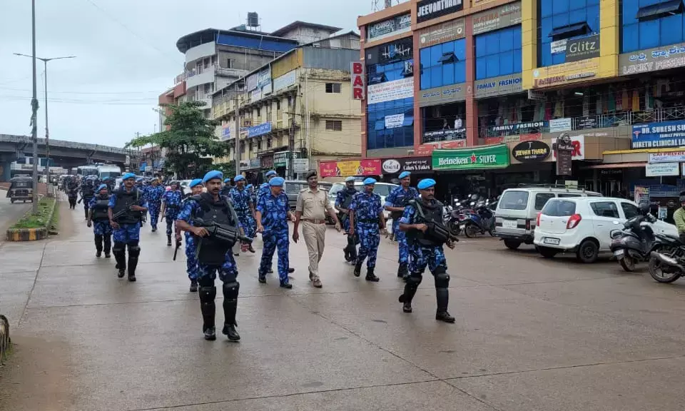 ಬಕ್ರೀದ್ ಹಬ್ಬದ ಹಿನ್ನೆಲೆ: ಸುರತ್ಕಲ್‌ ಪೊಲೀಸ್‌ ಠಾಣೆ ವ್ಯಾಪ್ತಿಯಲ್ಲಿ ಪಥಸಂಚನ