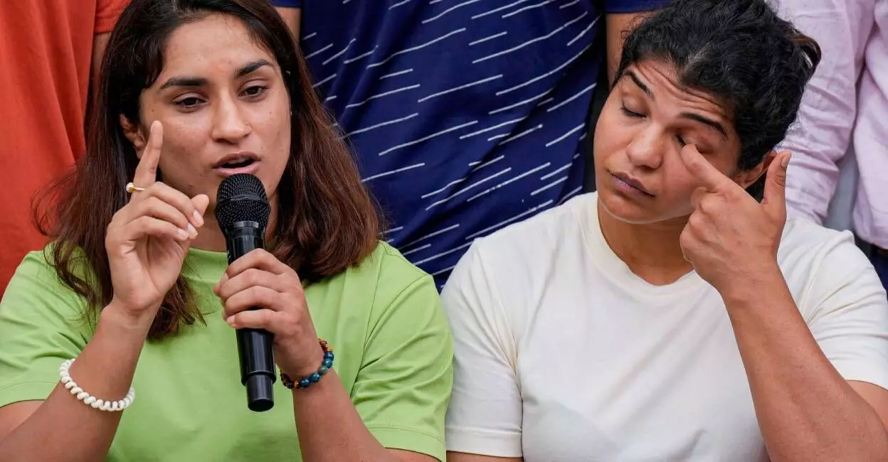 ಬಬಿತಾ- ಸಾಕ್ಷಿ ಬಳಿಕ ಮತ್ತಿಬ್ಬರು ಕುಸ್ತಿಪಟುಗಳ ಟ್ವೀಟ್ ಸಮರ ಬಬಿತಾ- ಸಾಕ್ಷಿ ಬಳಿಕ ಮತ್ತಿಬ್ಬರು ಕುಸ್ತಿಪಟುಗಳ ಟ್ವೀಟ್ ಸಮರ