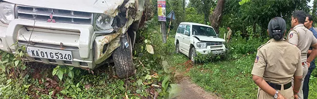 ಕಾರ್ಕಳ : ತೆಲಂಗಾಣ ಶಾಸಕ ಪ್ರಯಾಣಿಸುತ್ತಿದ್ದ ಜೀಪ್ ಅಪಘಾತ ಕಾರ್ಕಳ : ತೆಲಂಗಾಣ ಶಾಸಕ ಪ್ರಯಾಣಿಸುತ್ತಿದ್ದ ಜೀಪ್ ಅಪಘಾತ