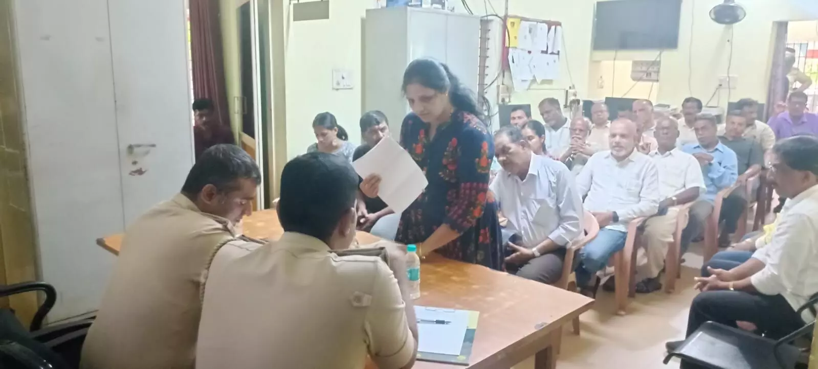 ಸುರತ್ಕಲ್ ಪೊಲೀಸ್ ಠಾಣೆಯಲ್ಲಿ ಸಾರ್ವಜನಿಕರಿಂದ ಅಹವಾಲು ಸ್ವೀಕಾರ ಸಭೆ ಸುರತ್ಕಲ್ ಪೊಲೀಸ್ ಠಾಣೆಯಲ್ಲಿ ಸಾರ್ವಜನಿಕರಿಂದ ಅಹವಾಲು ಸ್ವೀಕಾರ ಸಭೆ