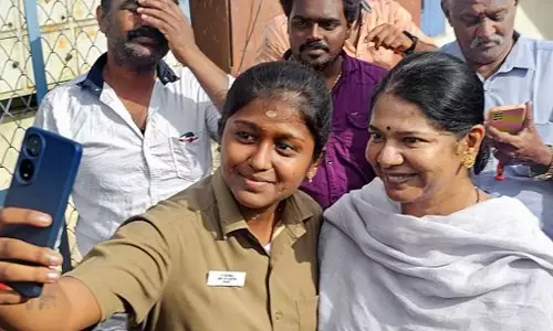 ಡಿಎಂಕೆ ಸಂಸದೆ ಕನಿಮೋಳಿಯಿಂದ ಸನ್ಮಾನಗೊಂಡ ಬೆನ್ನಿಗೇ ಉದ್ಯೋಗದಿಂದ ವಜಾಗೊಂಡ ತಮಿಳುನಾಡಿನ ಮೊದಲ ಮಹಿಳಾ ಬಸ್ ಚಾಲಕಿ