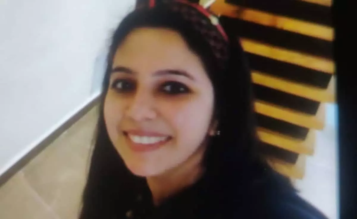 ರೈಲ್ವೆ ನಿಲ್ದಾಣದಲ್ಲಿ ವಿದ್ಯುತ್ ಸ್ಪರ್ಶಿಸಿ ಮಹಿಳೆ ಮೃತ್ಯು, ಅಧಿಕಾರಿಗಳ ನಿರ್ಲಕ್ಷ್ಯ ಆರೋಪ ರೈಲ್ವೆ ನಿಲ್ದಾಣದಲ್ಲಿ ವಿದ್ಯುತ್ ಸ್ಪರ್ಶಿಸಿ ಮಹಿಳೆ ಮೃತ್ಯು, ಅಧಿಕಾರಿಗಳ ನಿರ್ಲಕ್ಷ್ಯ ಆರೋಪ