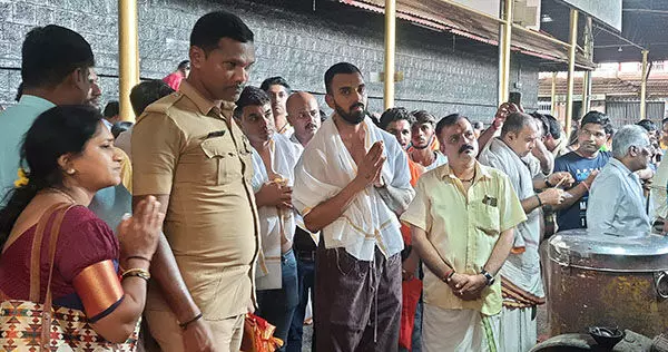 ಸುಬ್ರಹ್ಮಣ್ಯ ದೇವಸ್ಥಾನಕ್ಕೆ ಕ್ರಿಕೆಟಿಗ ಕೆ.ಎಲ್. ರಾಹುಲ್ ಭೇಟಿ ಸುಬ್ರಹ್ಮಣ್ಯ ದೇವಸ್ಥಾನಕ್ಕೆ ಕ್ರಿಕೆಟಿಗ ಕೆ.ಎಲ್. ರಾಹುಲ್ ಭೇಟಿ