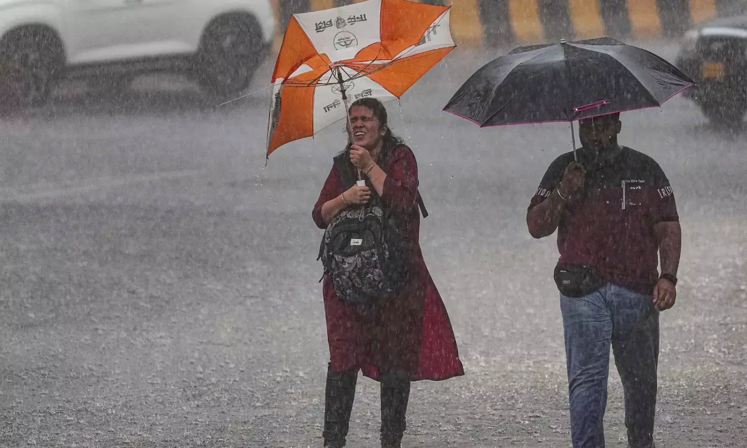 ಥಾಣೆ: ಭಾರೀ ಮಳೆಗೆ ರೆಸ್ಟೋರೆಂಟ್  ಮೇಲ್ಛಾವಣಿ ಕುಸಿತ; ಮೂವರಿಗೆ ಗಾಯ
