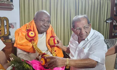 ದೇವೇಗೌಡರನ್ನು ಭೇಟಿ ಮಾಡಿದ ಕಾಂಗ್ರೆಸ್ ಹಿರಿಯ ನಾಯಕ ಶಾಮನೂರು ಶಿವಶಂಕರಪ್ಪ