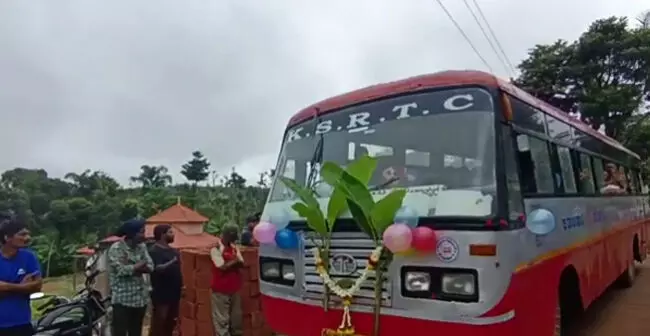 ಚಿಕ್ಕಮಗಳೂರು: ಸ್ವಾತಂತ್ರ್ಯ ಸಿಕ್ಕ 75 ವರ್ಷಗಳ ಬಳಿಕ ಸರಕಾರಿ ಬಸ್ ಸೇವೆ ಕಂಡ ಹೊಯ್ಸಲಳು ಗ್ರಾಮ! ಚಿಕ್ಕಮಗಳೂರು: ಸ್ವಾತಂತ್ರ್ಯ ಸಿಕ್ಕ 75 ವರ್ಷಗಳ ಬಳಿಕ ಸರಕಾರಿ ಬಸ್ ಸೇವೆ ಕಂಡ ಹೊಯ್ಸಲಳು ಗ್ರಾಮ!