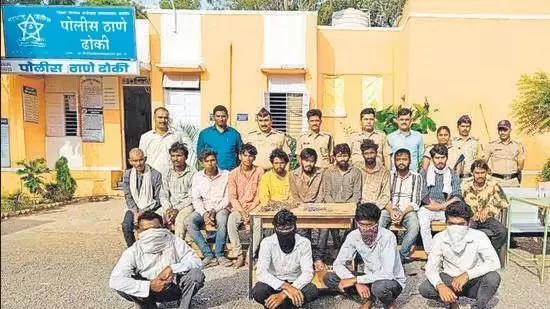 ಸಂಕಲೆಗಳಲ್ಲಿ ಬಂಧಿಸಿ 11 ಕಾರ್ಮಿಕರಿಂದ ಬಾವಿ ತೋಡಿಸುತ್ತಿದ್ದ ಕಂಟ್ರಾಕ್ಟರ್ ಸಂಕಲೆಗಳಲ್ಲಿ ಬಂಧಿಸಿ 11 ಕಾರ್ಮಿಕರಿಂದ ಬಾವಿ ತೋಡಿಸುತ್ತಿದ್ದ ಕಂಟ್ರಾಕ್ಟರ್