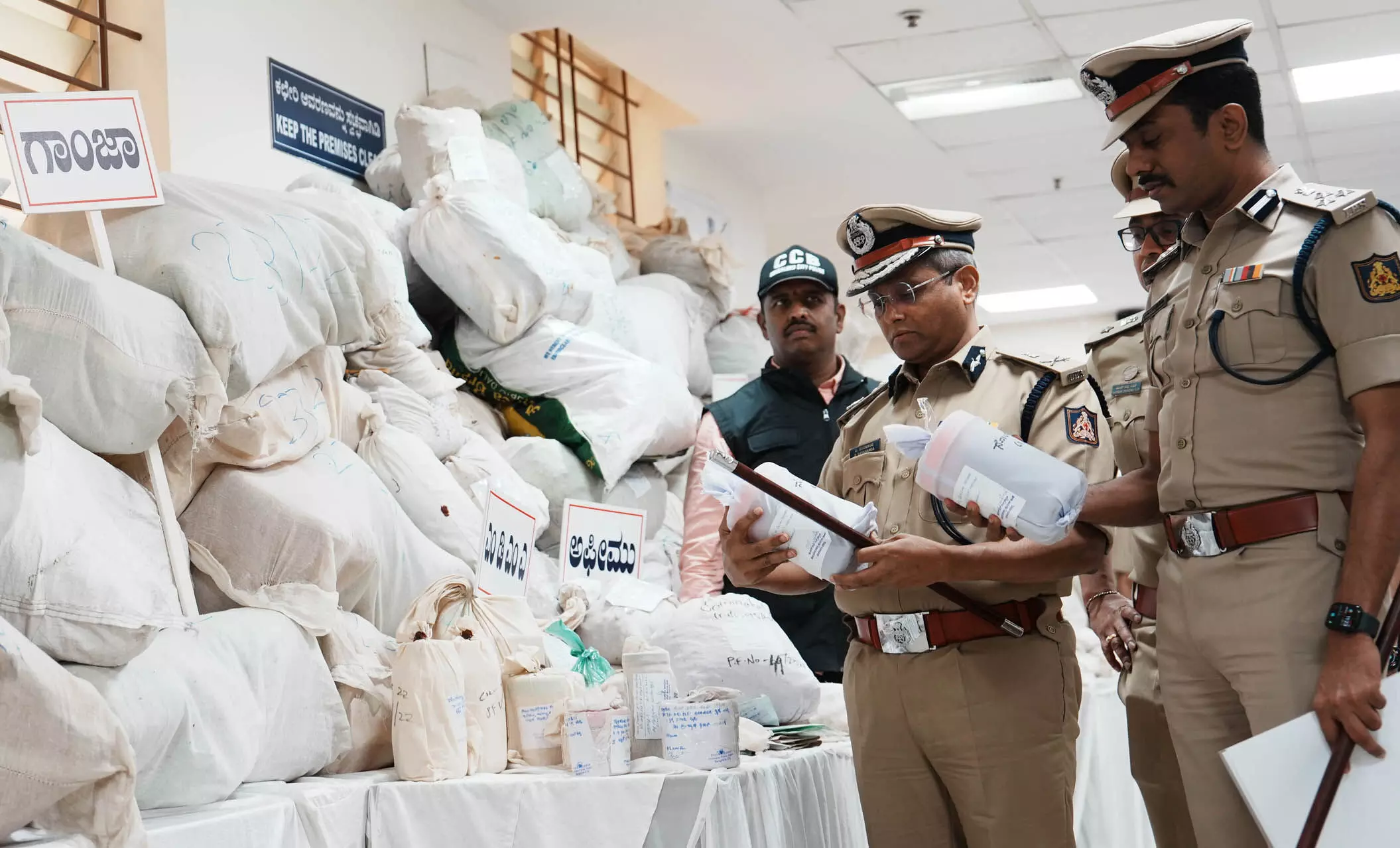 ಬೆಂಗಳೂರು | ಕೋಟ್ಯಂತರ ರೂ.ಮೌಲ್ಯದ ಮಾದಕ ವಸ್ತುಗಳ ನಾಶ: ಆರೋಪಿಗಳ ಬಂಧನ