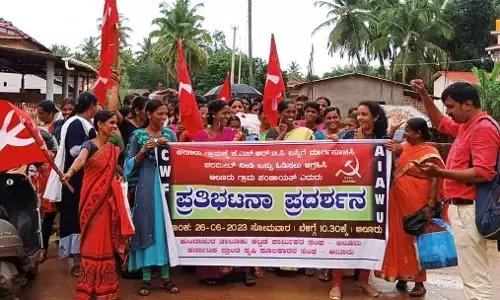 ಆಲೂರು: ಸರಕಾರಿ ಬಸ್ ಆರಂಭಿಸಲು ಆಗ್ರಹಿಸಿ ಧರಣಿ