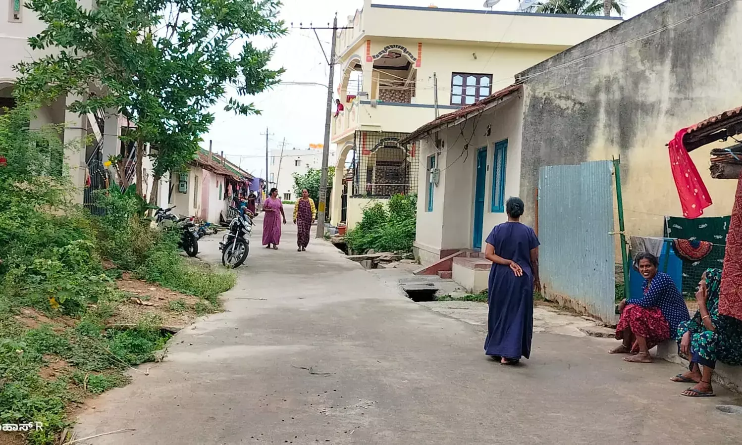ಅರಕಲಗೂಡು | ಭೂಮಿ ಕಂಪಿಸಿದ ಅನುಭವ: ಮನೆಯಿಂದ ಹೊರಗೆ ಓಡಿ ಹೋದ ಜನ