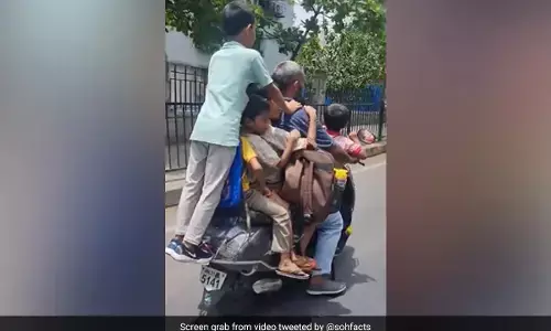 ಏಳು ಮಕ್ಕಳ ಜತೆ ಸ್ಕೂಟರ್ ಸವಾರಿ ಮಾಡಿದ ವ್ಯಕ್ತಿಯ ಬಂಧನ