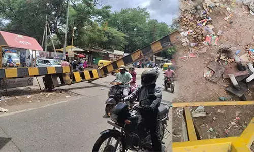 ಹುಬ್ಬಳ್ಳಿ: ರೈಲ್ವೆ ಅಂಡರ್ ಪಾಸ್ ಗೆ ಅಳವಡಿಸಲಾಗಿದ್ದ ಬೃಹದಾಕಾರದ ಕಬ್ಬಿಣದ ದ್ವಾರ ಧರಾಶಾಹಿ; ತಪ್ಪಿದ ಅನಾಹುತ