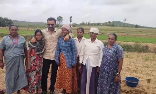 ರೈತ ಮಹಿಳೆಯರನ್ನು ಭೇಟಿಯಾದ ಕಾರ್ಮಿಕ ಸಚಿವ ಸತೋಷ್ ಲಾಡ್