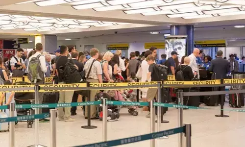 ಸೌದಿಯಿಂದ ಆಗಮಿಸಿದ ಕಾರ್ಮಿಕನಿಂದ 4 ಲಕ್ಷ ರೂ. , ಮೊಬೈಲ್ ಅಪಹರಣ