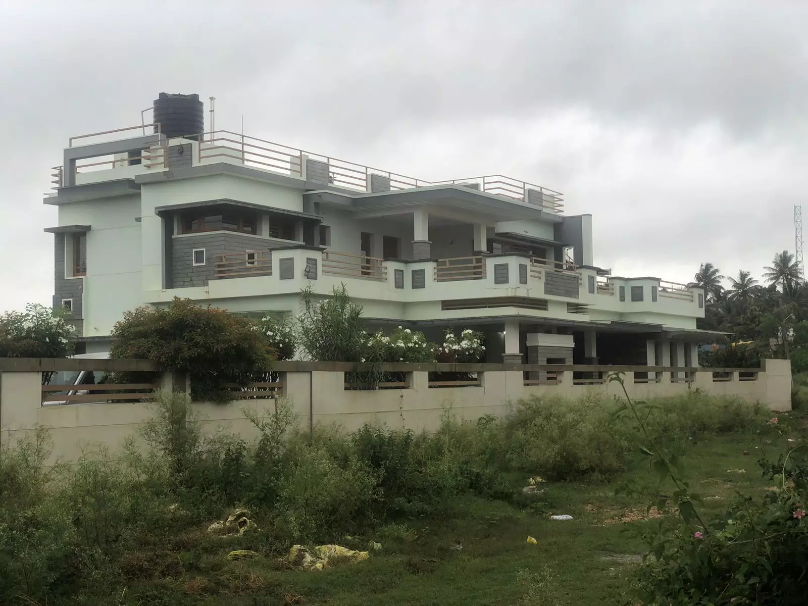 ರಾಜ್ಯದ ಹಲವೆಡೆ ಅಧಿಕಾರಿಗಳ ನಿವಾಸ, ಕಚೇರಿ ಮೇಲೆ ಲೋಕಾಯುಕ್ತ ದಾಳಿ ರಾಜ್ಯದ ಹಲವೆಡೆ ಅಧಿಕಾರಿಗಳ ನಿವಾಸ, ಕಚೇರಿ ಮೇಲೆ ಲೋಕಾಯುಕ್ತ ದಾಳಿ