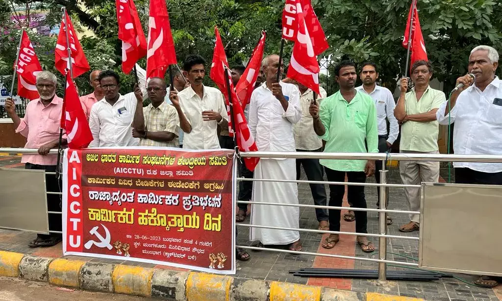 ಮಂಗಳೂರು: ವಿವಿಧ ಬೇಡಿಕೆಗಳ ಈಡೇರಿಕೆಗೆ ಒತ್ತಾಯಿಸಿ ಪ್ರತಿಭಟನೆ