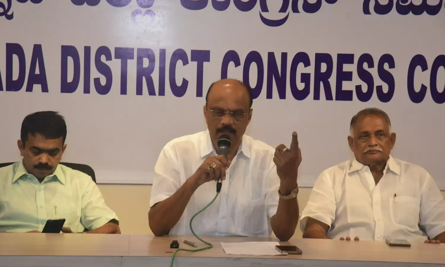 ತಾಕತ್ತಿದ್ದರೆ ಗ್ಯಾರಂಟಿ ಸ್ಕೀಮ್ ಪಡೆಯದಂತೆ ತಮ್ಮ ಪಕ್ಷದವರಿಗೆ ಬಿಜೆಪಿ ಹೇಳಲಿ: ಹರೀಶ್ ಕುಮಾರ್ ಸವಾಲು