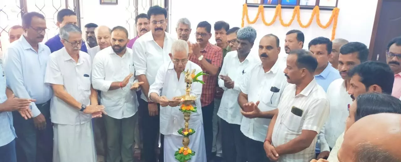 ಕುಂದಾಪುರ: ಶಾಸಕ ಕಿರಣ್ ಕೊಡ್ಗಿ ನೂತನ ಕಚೇರಿ ಉದ್ಘಾಟನೆ ಕುಂದಾಪುರ: ಶಾಸಕ ಕಿರಣ್ ಕೊಡ್ಗಿ ನೂತನ ಕಚೇರಿ ಉದ್ಘಾಟನೆ