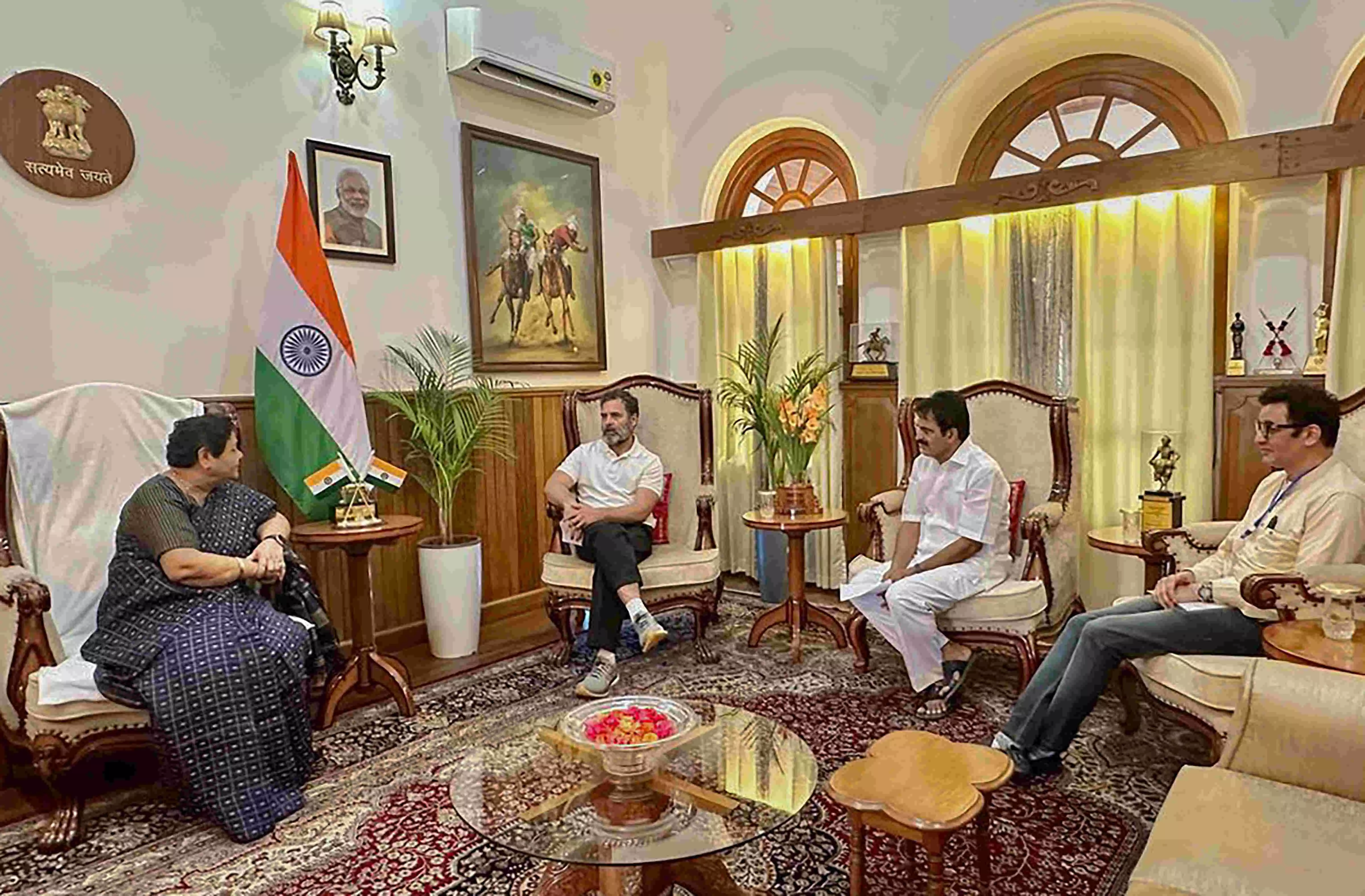 ಮಣಿಪುರ ರಾಜ್ಯಪಾಲರನ್ನು ಭೇಟಿಯಾದ ರಾಹುಲ್ ಗಾಂಧಿ: ಶಾಂತಿ ಕಾಪಾಡುವಂತೆ ಜನರಿಗೆ ಮನವಿ