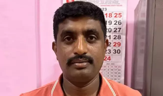 ನ್ಯಾಯಾಲಯದ ಆದೇಶ ಜಾರಿಗೆ ಲಂಚ: ಪೀಣ್ಯ ಪೊಲೀಸ್ ಠಾಣೆಯ ಕಾನ್ಸ್ಟೆಬಲ್ ಬಂಧನ ನ್ಯಾಯಾಲಯದ ಆದೇಶ ಜಾರಿಗೆ ಲಂಚ: ಪೀಣ್ಯ ಪೊಲೀಸ್ ಠಾಣೆಯ ಕಾನ್ಸ್ಟೆಬಲ್ ಬಂಧನ