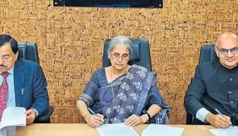 ಸಮಾನನಾಗರಿಕ ಸಂಹಿತೆ ಕರಡು ಸಿದ್ಧ, ಶೀಘ್ರದಲ್ಲೇ ಸರಕಾರಕ್ಕೆ ಸಲ್ಲಿಕೆ: ದೇಸಾಯಿ ಸಮಿತಿ ಮಾಹಿತಿ ಸಮಾನನಾಗರಿಕ ಸಂಹಿತೆ ಕರಡು ಸಿದ್ಧ, ಶೀಘ್ರದಲ್ಲೇ ಸರಕಾರಕ್ಕೆ ಸಲ್ಲಿಕೆ: ದೇಸಾಯಿ ಸಮಿತಿ ಮಾಹಿತಿ