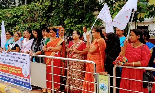 ಮಂಗಳೂರು: ಸ್ಥಗಿತಗೊಂಡಿರುವ ನರ್ಮ್ ಬಸ್ ಸರ್ವಿಸ್ ಪುನರಾರಂಭಿಸಲು ಆಗ್ರಹಿಸಿ ಧರಣಿ