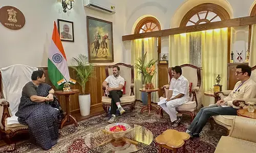 ಮಣಿಪುರ ರಾಜ್ಯಪಾಲರನ್ನು ಭೇಟಿಯಾದ ರಾಹುಲ್ ಗಾಂಧಿ: ಶಾಂತಿ ಕಾಪಾಡುವಂತೆ ಜನರಿಗೆ ಮನವಿ