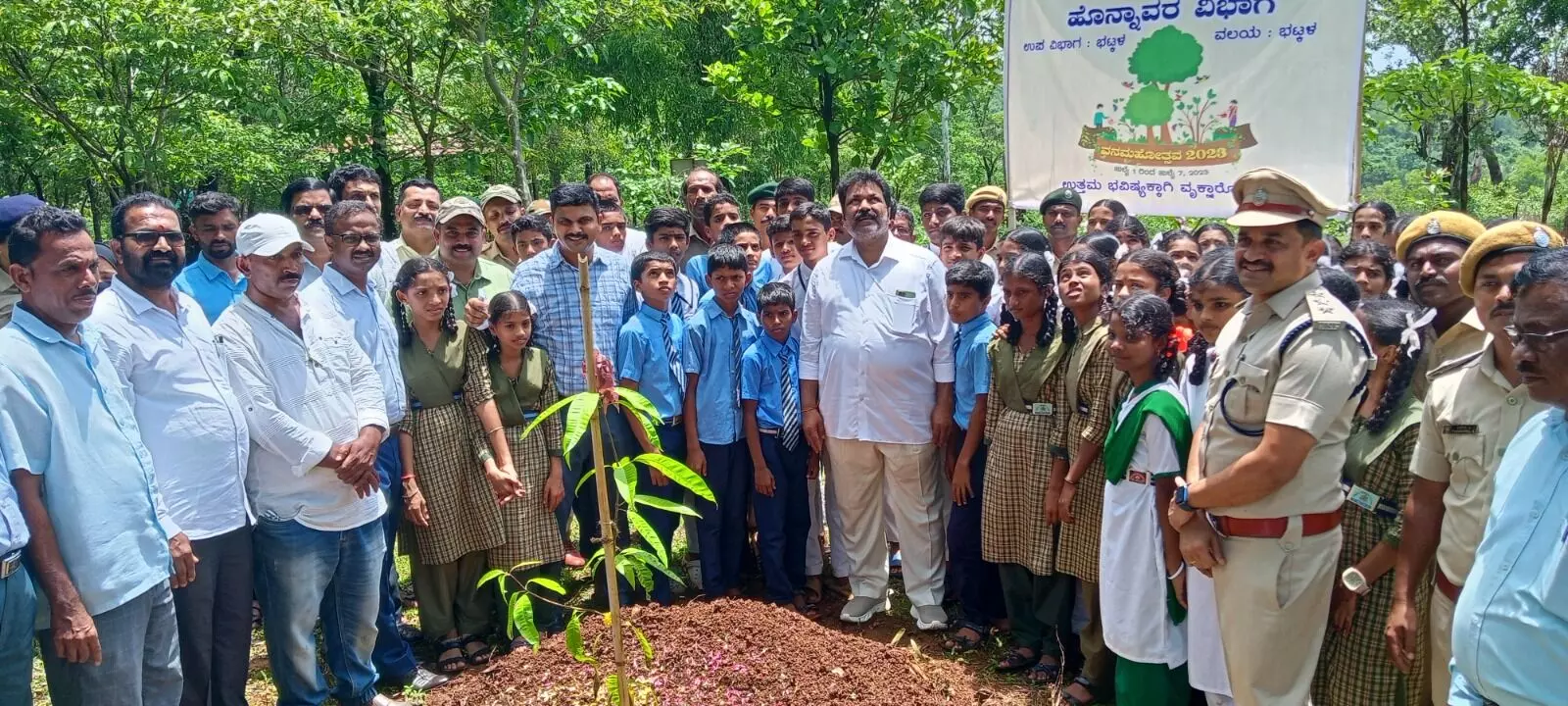 ಭಟ್ಕಳದ ಸಾಲುಮರದ ತಿಮ್ಮಕ್ಕ ಉದ್ಯಾನದಲ್ಲಿ “ವನಮೋಹತ್ಸವ ಸಪ್ತಾಹ”ಕ್ಕೆ ಚಾಲನೆ ನೀಡಿದ ಸಚಿವ ಮಾಂಕಾಳ ವೈದ್ಯ ಭಟ್ಕಳದ ಸಾಲುಮರದ ತಿಮ್ಮಕ್ಕ ಉದ್ಯಾನದಲ್ಲಿ “ವನಮೋಹತ್ಸವ ಸಪ್ತಾಹ”ಕ್ಕೆ ಚಾಲನೆ ನೀಡಿದ ಸಚಿವ ಮಾಂಕಾಳ ವೈದ್ಯ