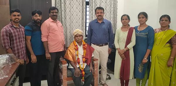 ಸುಳ್ಯ: ಲೋಕೋಪಯೋಗಿ ಇಲಾಖೆಯ ವಿಶೇಷ ಉಪವಿಭಾಗ ಸಿಬ್ಬಂದಿ ಆದಂ ಸಾಹೇಬ್ ರಿಗೆ ಬೀಳ್ಕೊಡುಗೆ ಸುಳ್ಯ: ಲೋಕೋಪಯೋಗಿ ಇಲಾಖೆಯ ವಿಶೇಷ ಉಪವಿಭಾಗ ಸಿಬ್ಬಂದಿ ಆದಂ ಸಾಹೇಬ್ ರಿಗೆ ಬೀಳ್ಕೊಡುಗೆ