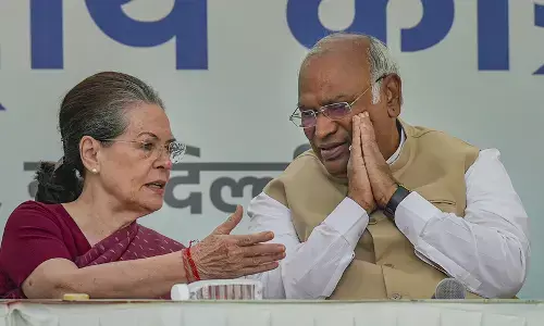 2024ರ ಲೋಕಸಭಾ ಚುನಾವಣೆಗೆ ಸಮಾನ ನಾಗರಿಕ ಸಂಹಿತೆಯ ದಾಳ ಉರುಳಿಸಿದ ಬಿಜೆಪಿ; ಕಾದು ನೋಡುವ ತಂತ್ರಕ್ಕೆ ಮೊರೆ ಹೋದ ಕಾಂಗ್ರೆಸ್