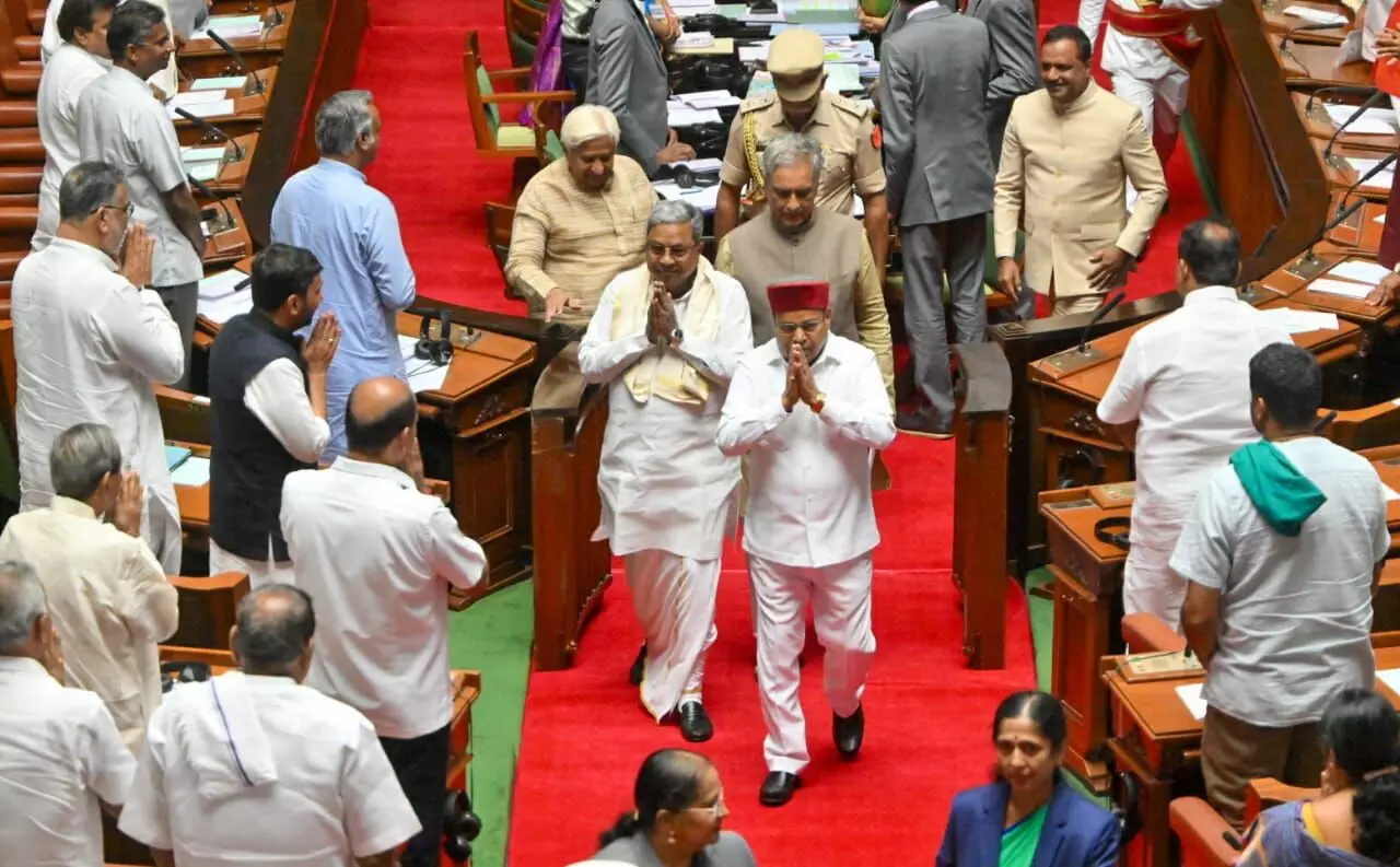 ಇಂದಿರಾ ಕ್ಯಾಂಟೀನ್ ಮೂಲಕ ಸರಕಾರ ಹಸಿವು ಮುಕ್ತ ಮಾಡಲಿದೆ: ಜಂಟಿ ಸದನವನ್ನುದ್ದೇಶಿಸಿ ರಾಜ್ಯಪಾಲರ ಭಾಷಣ ಇಂದಿರಾ ಕ್ಯಾಂಟೀನ್ ಮೂಲಕ ಸರಕಾರ ಹಸಿವು ಮುಕ್ತ ಮಾಡಲಿದೆ: ಜಂಟಿ ಸದನವನ್ನುದ್ದೇಶಿಸಿ ರಾಜ್ಯಪಾಲರ ಭಾಷಣ