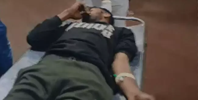 ಶಿವಮೊಗ್ಗ | ಬಂಧನಕ್ಕೆ ತೆರಳಿದ್ದ ಪೊಲೀಸರ ಮೇಲೆ ಹಲ್ಲೆಗೆ ಯತ್ನ ಆರೊಪ; ರೌಡಿಶೀಟರ್ ಕಾಲಿಗೆ ಗುಂಡೇಟು ಶಿವಮೊಗ್ಗ | ಬಂಧನಕ್ಕೆ ತೆರಳಿದ್ದ ಪೊಲೀಸರ ಮೇಲೆ ಹಲ್ಲೆಗೆ ಯತ್ನ ಆರೊಪ; ರೌಡಿಶೀಟರ್ ಕಾಲಿಗೆ ಗುಂಡೇಟು