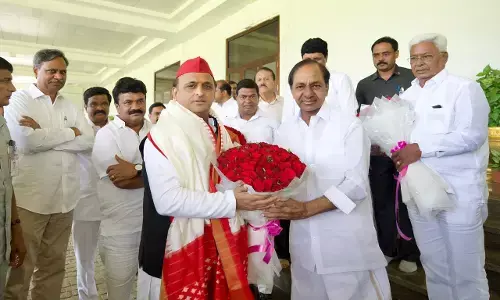 ಕುತೂಹಲ ಮೂಡಿಸಿದ ತೆಲಂಗಾಣ ಸಿಎಂ ಕೆಸಿಆರ್- ಅಖಿಲೇಶ್‌ ಯಾದವ್ ಭೇಟಿ