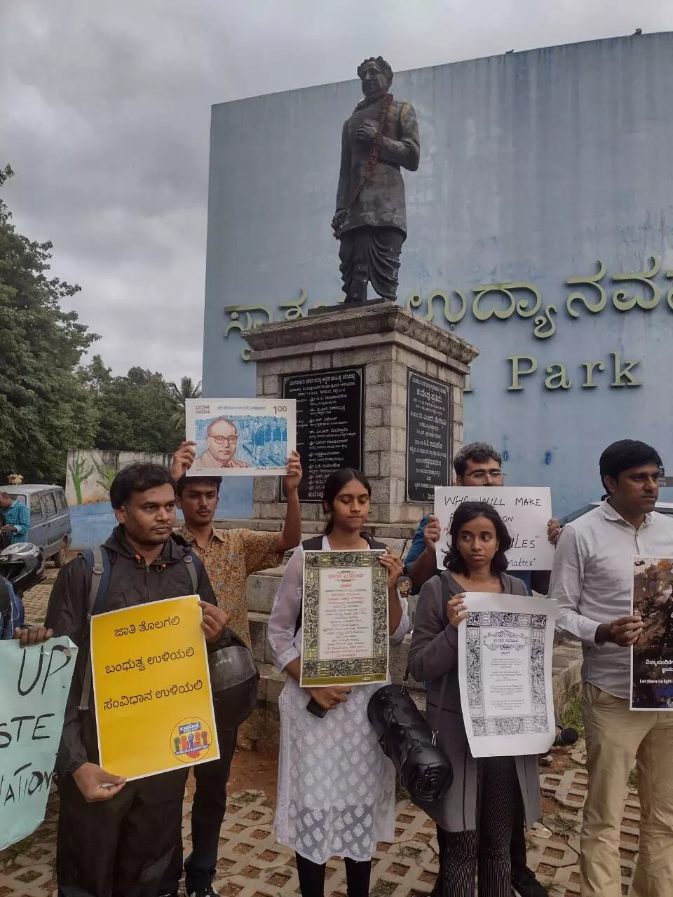 ಚಂದ್ರಶೇಖರ್ ಆಝಾದ್ ಮೇಲಿನ ದಾಳಿ ಹಾಗೂ ಕೋಲಾರದ ಮರ್ಯಾದೆಗೇಡು ಹತ್ಯೆ ಖಂಡಿಸಿ ಬಹುತ್ವ ಕರ್ನಾಟಕ, ಪ್ರಗತಿಪರ ಸಂಘಟನೆಗಳಿಂದ ಪ್ರತಿಭಟನೆ ಚಂದ್ರಶೇಖರ್ ಆಝಾದ್ ಮೇಲಿನ ದಾಳಿ ಹಾಗೂ ಕೋಲಾರದ ಮರ್ಯಾದೆಗೇಡು ಹತ್ಯೆ ಖಂಡಿಸಿ ಬಹುತ್ವ ಕರ್ನಾಟಕ, ಪ್ರಗತಿಪರ ಸಂಘಟನೆಗಳಿಂದ ಪ್ರತಿಭಟನೆ