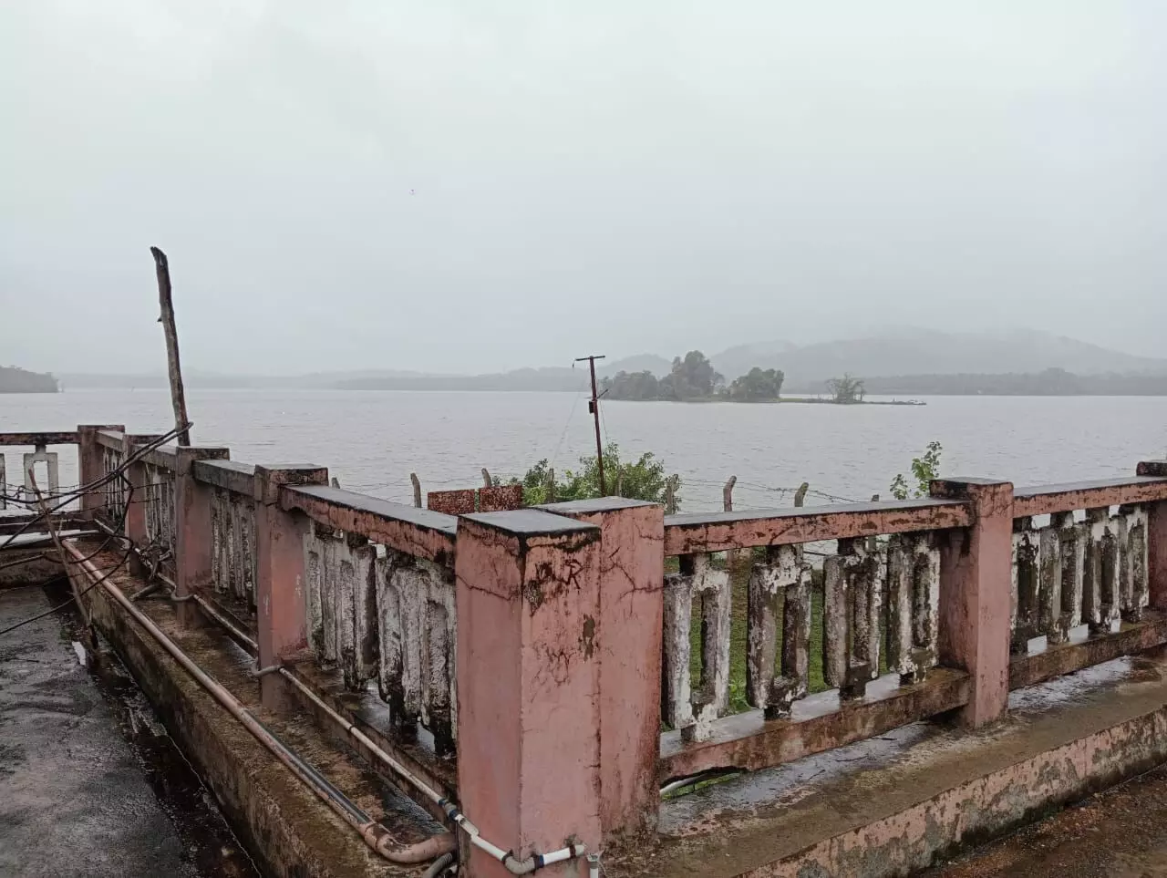 ಶಿವಮೊಗ್ಗ | ತುಂಗಾ ಜಲಾಶಯ ಬಹುತೇಕ ಭರ್ತಿ; ಮುನ್ನೆಚ್ಚರಿಕೆ ವಹಿಸಲು ನದಿ ತೀರದ ನಿವಾಸಿಗಳಿಗೆ ಸೂಚನೆ ಶಿವಮೊಗ್ಗ | ತುಂಗಾ ಜಲಾಶಯ ಬಹುತೇಕ ಭರ್ತಿ; ಮುನ್ನೆಚ್ಚರಿಕೆ ವಹಿಸಲು ನದಿ ತೀರದ ನಿವಾಸಿಗಳಿಗೆ ಸೂಚನೆ