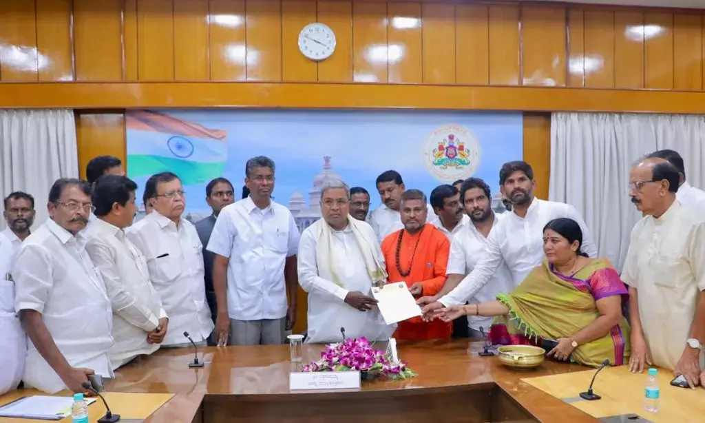 ‘ಮೀಸಲಾತಿ ಗೊಂದಲ’ ನಿವಾರಣೆಗೆ ಪ್ರತ್ಯೇಕ ಸಭೆ; ವಾಲ್ಮೀಕಿ ಸಮಾಜದ ಹಿತ ಕಾಪಾಡಲು ಬದ್ಧ: ಸಿಎಂ ಸಿದ್ದರಾಮಯ್ಯ ಭರವಸೆ