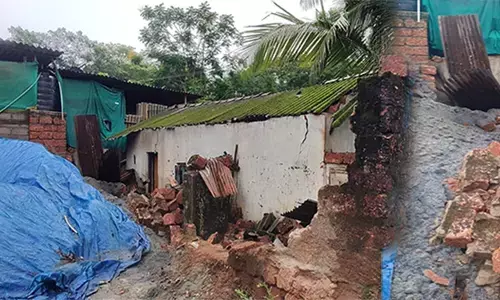 ವಿಟ್ಲ: ಮನೆಯ ಮೇಲೆ ಆವರಣ ಗೋಡೆ ಬಿದ್ದು ಅಪಾರ ನಷ್ಟ