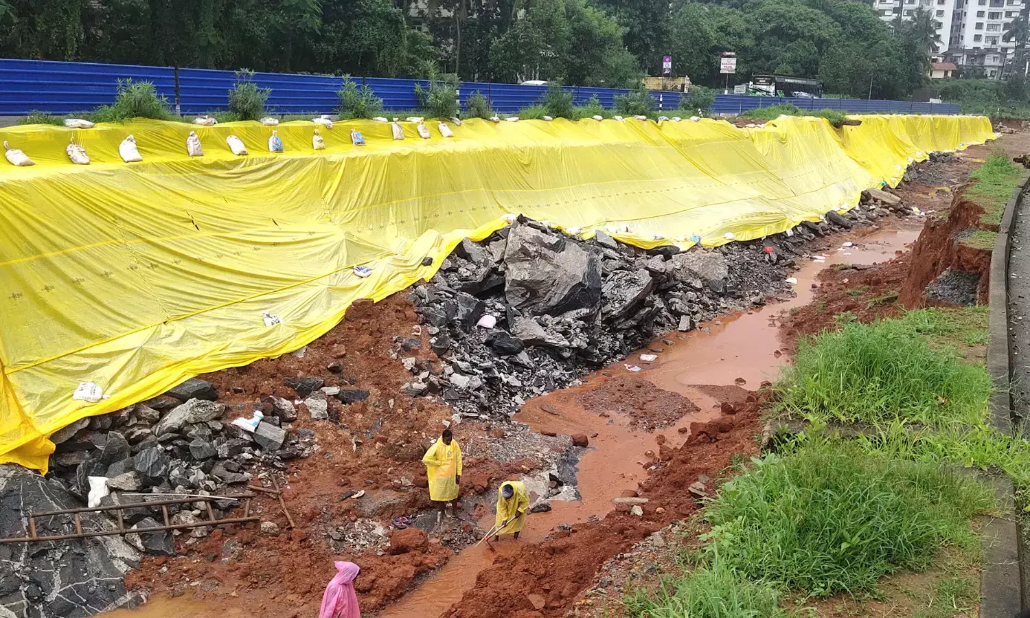 ಸಂತೆಕಟ್ಟೆ ಓವರ್‌ಪಾಸ್ ನಿರ್ಮಾಣ ಕಾಮಗಾರಿಯ ಮಣ್ಣು ಕುಸಿತ: ಉಡುಪಿ ಡಿಸಿ ಪರಿಶೀಲನೆ