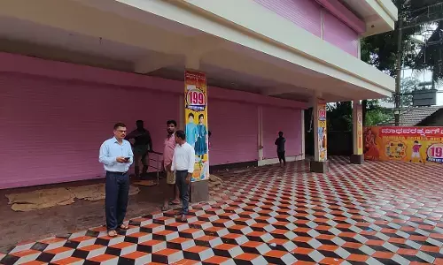 ವಿಟ್ಲ: ಅನುಮತಿ ಪಡೆಯದೇ ವ್ಯಾಪಾರ; ಅಂಗಡಿಗೆ ಬೀಗ ಜಡಿದ ಅಧಿಕಾರಿಗಳು