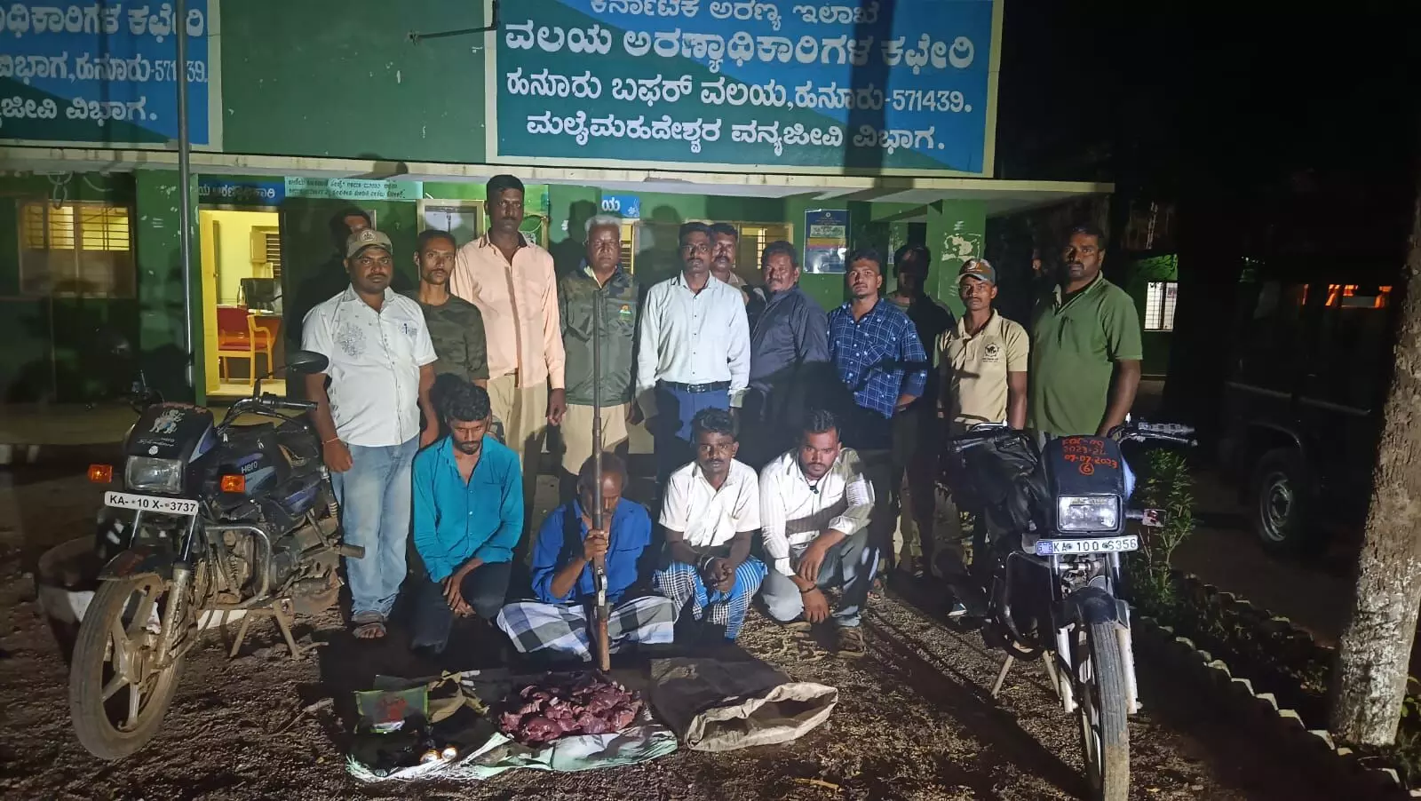 ಚಾಮರಾಜನಗರ: ಜಿಂಕೆ ಬೇಟೆ ಪ್ರಕರಣ, ಆರೋಪಿಗಳ ಬಂಧನ ಚಾಮರಾಜನಗರ: ಜಿಂಕೆ ಬೇಟೆ ಪ್ರಕರಣ, ಆರೋಪಿಗಳ ಬಂಧನ