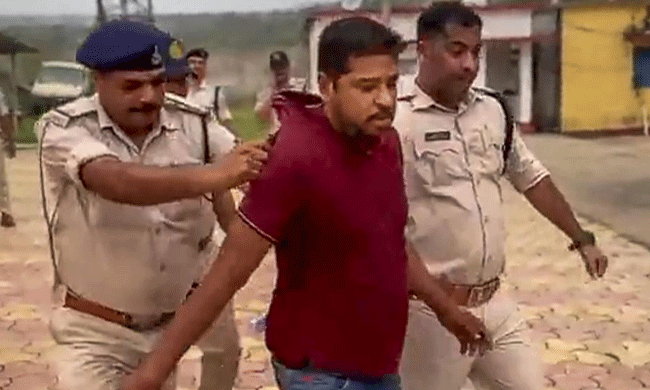 ಮೂತ್ರ ವಿಸರ್ಜನೆ ಪ್ರಕರಣ: ಆರೋಪಿಯನ್ನು ಬಿಡುಗಡೆ ಮಾಡುವಂತೆ ಒತ್ತಾಯಿಸಿದ ಸಂತ್ರಸ್ತ